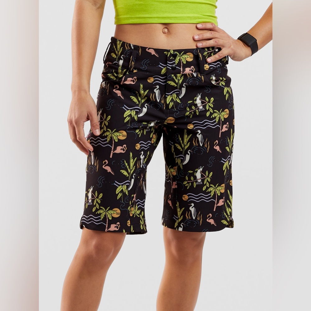 Wild Rye Deco Birds Women's Size 6 Summer Shorts Play Wild 12” Inseam